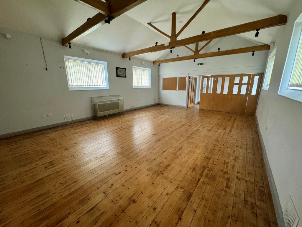 Lot: 98 - ATTRACTIVE CHURCH WITH POTENTIAL - Main hall - alternative view